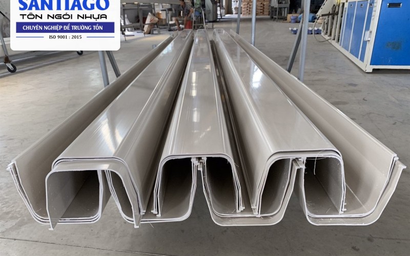 Giá Máng Xối Nhựa PVC Santiago 2026: Bảng Giá 4 Loại Và Phụ Kiện