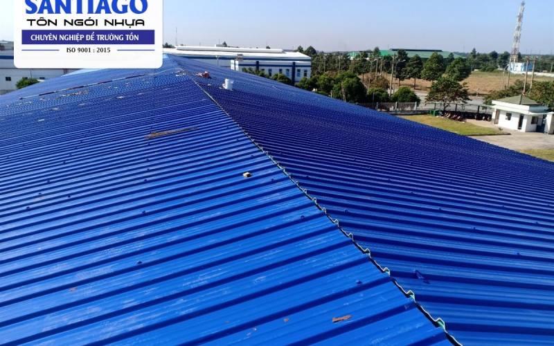 Mái Nhà Xưởng, Kho Hóa Chất Bị Ăn Mòn: Thay Bằng Tôn Nhựa PVC ASA