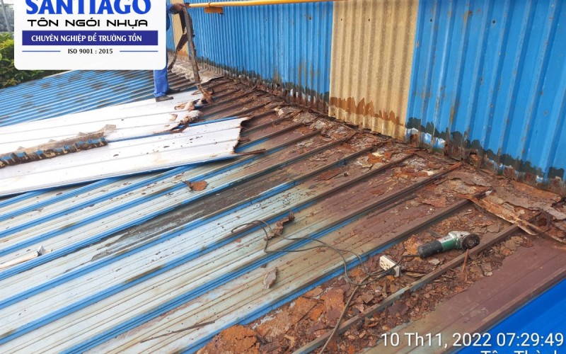 Thay Mái Tôn Sắt Bị Rỉ Bằng Tôn Nhựa: Các Bước Và Chi Phí