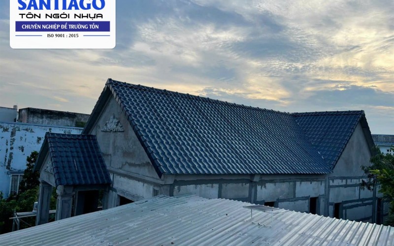 Sân Thượng, Mái Bê Tông Nóng Và Thấm: Lợp Thêm Ngói Nhựa Phía Trên
