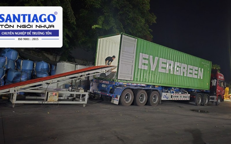 Tôn Ngói Nhựa Santiago Được Đóng Kiện, Xếp Container Thế Nào