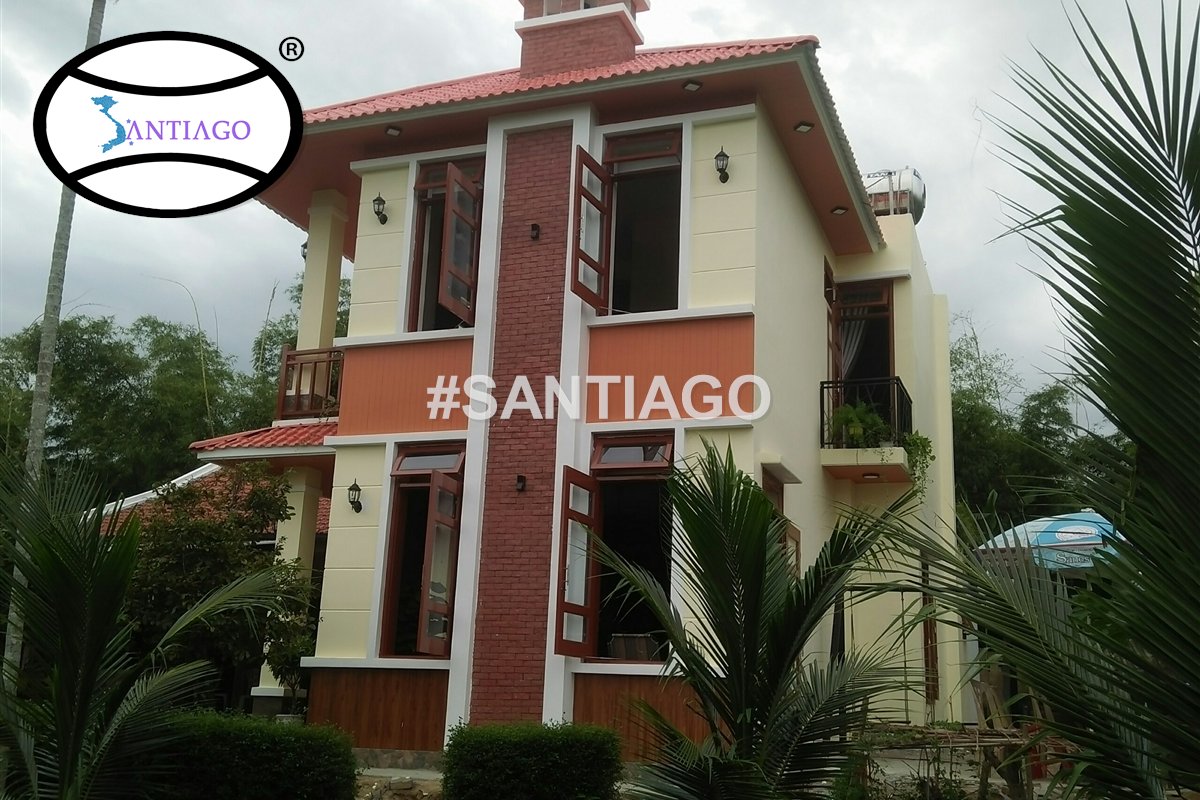 Biệt thự hai tầng lợp ngói nhựa đỏ ở Nam Phước