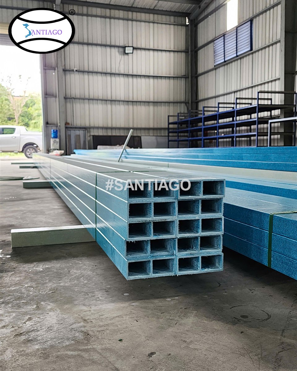 Bó xà gồ composite xanh trong nhà xưởng