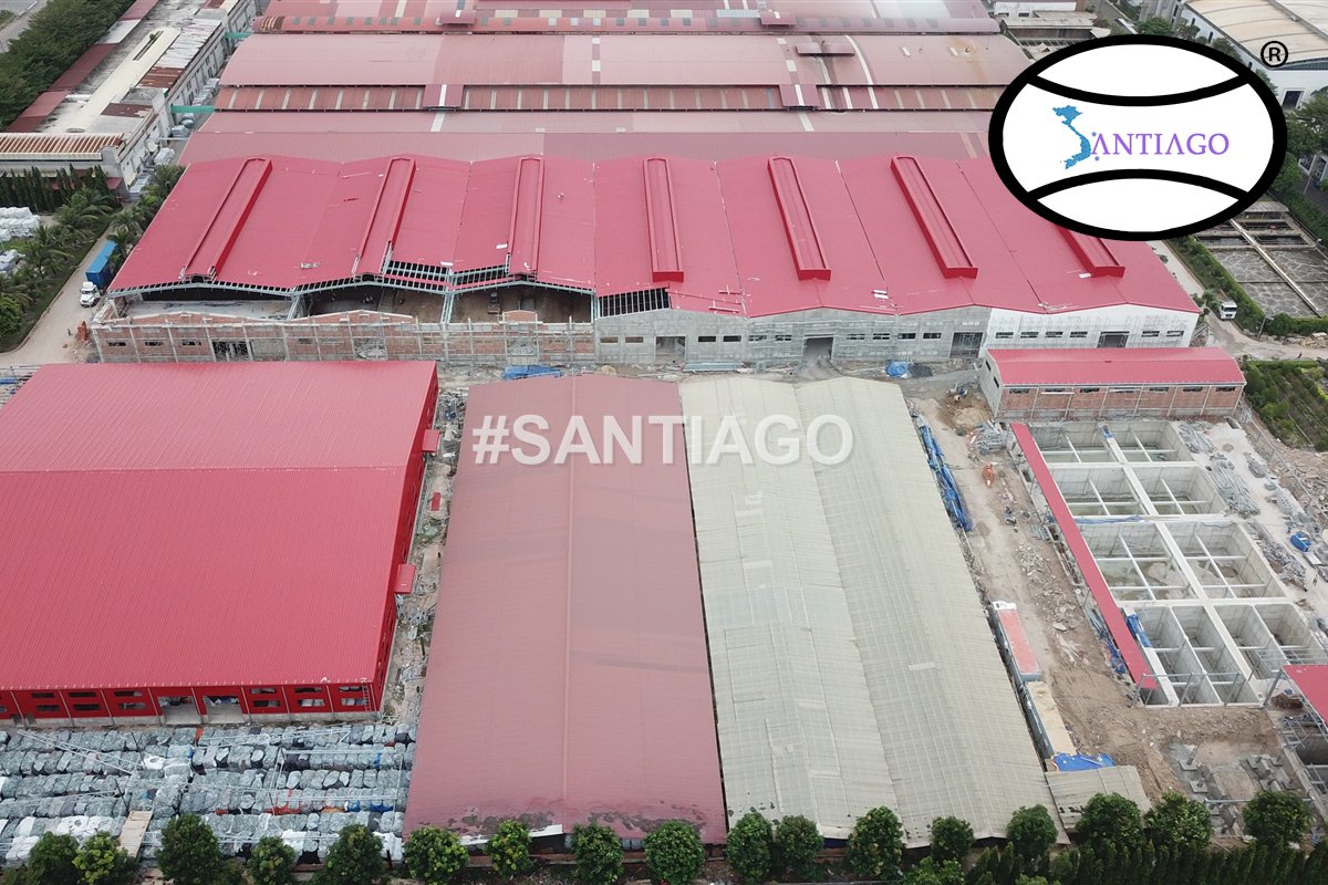 Cụm nhà xưởng mái tôn nhựa màu đỏ