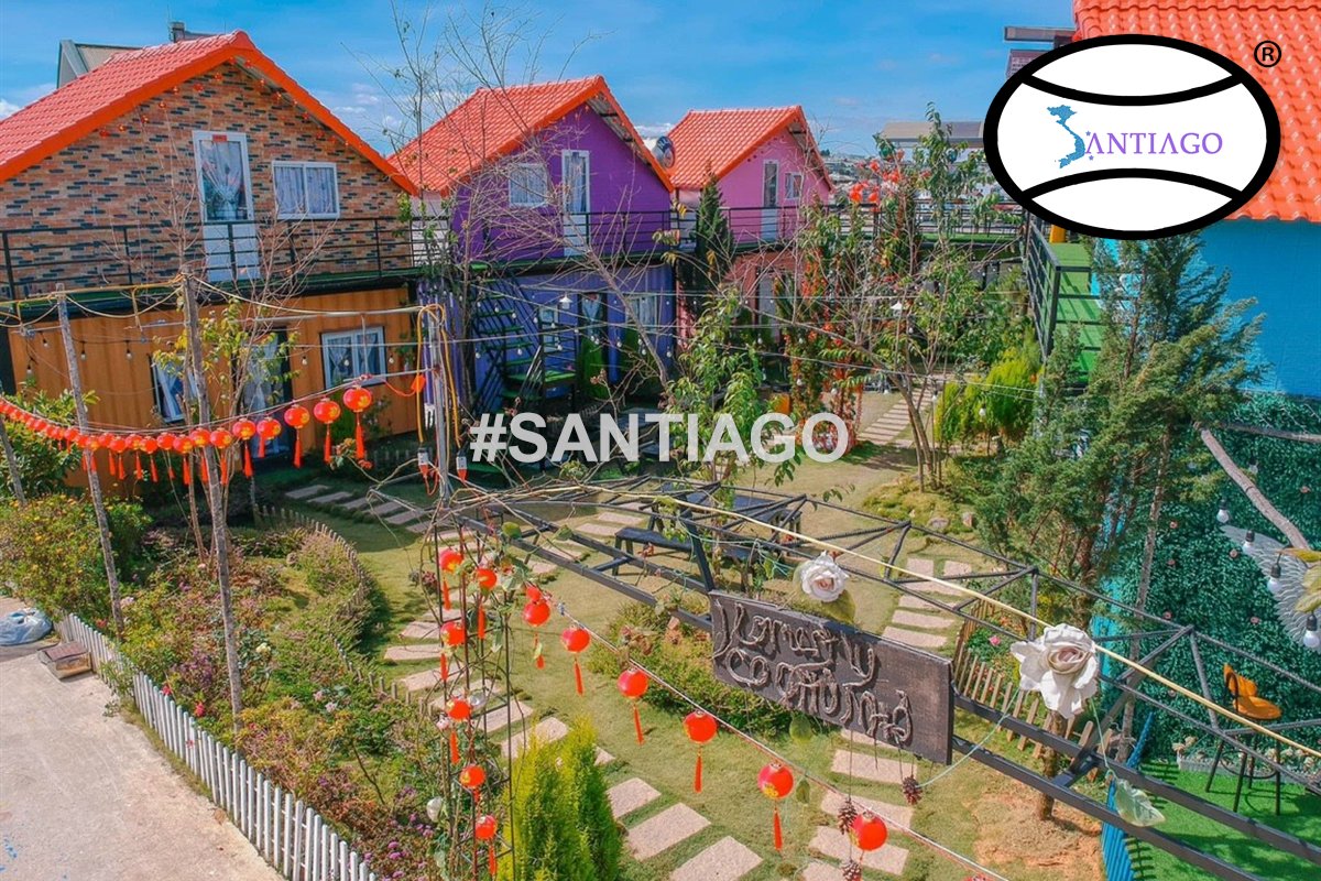 Các căn homestay tường nhiều màu, mái ngói đỏ