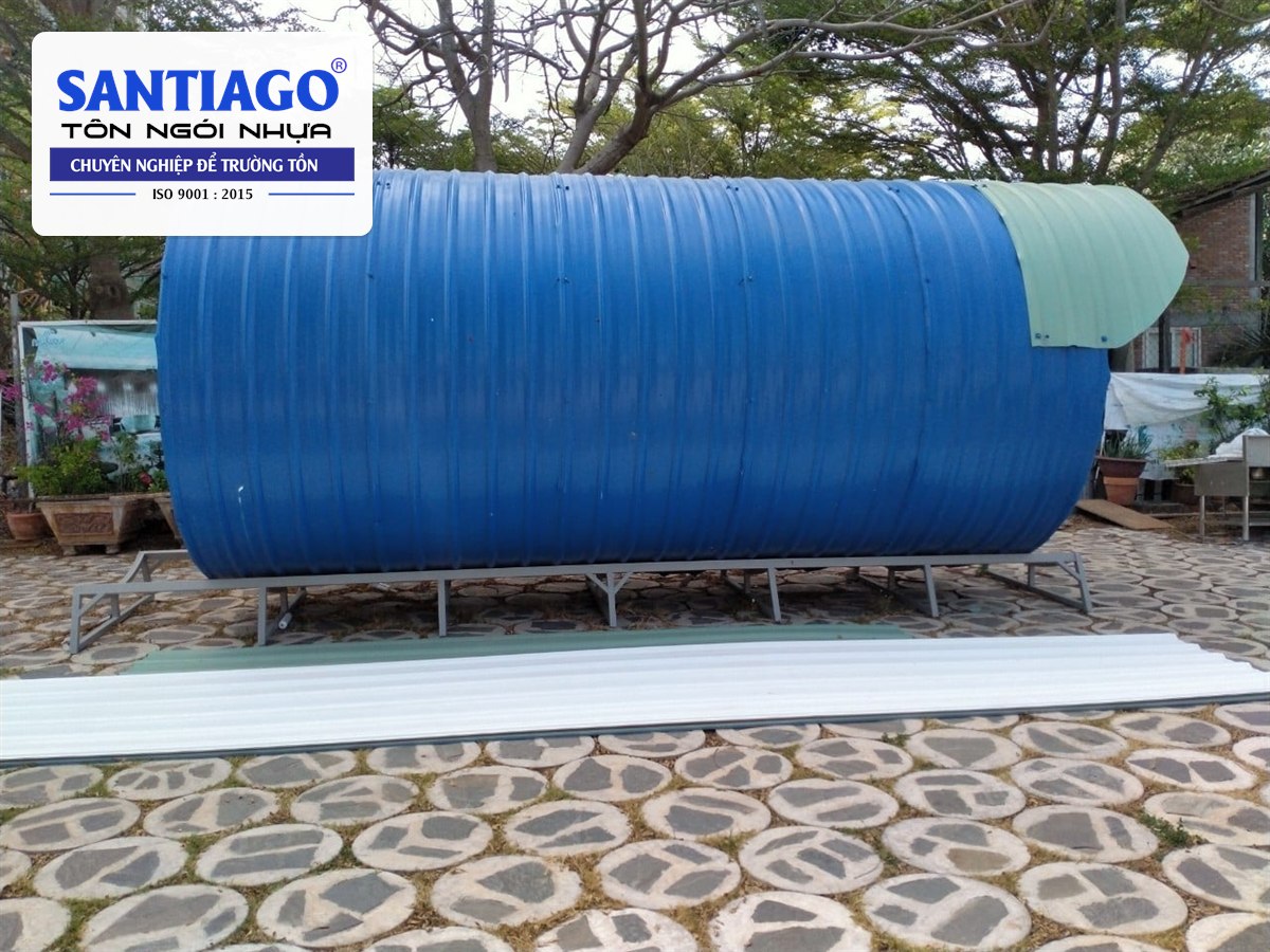 Phòng homestay hình ống bằng tôn nhựa xanh dương