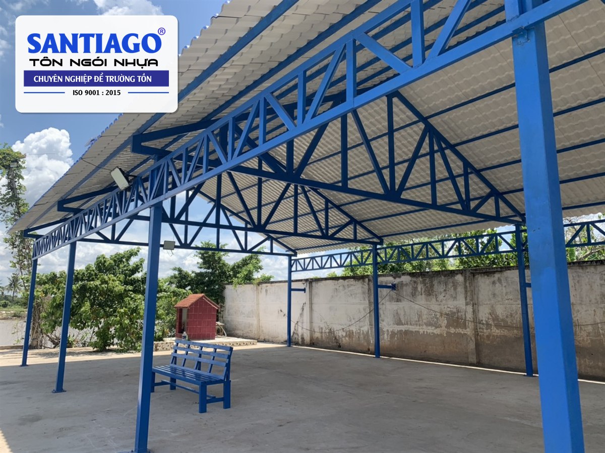 Khung kèo thép mái ngói nhựa đang lợp