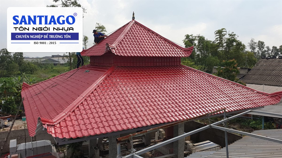 Mái ngói nhựa đỏ nhiều tầng có đầu mái cong