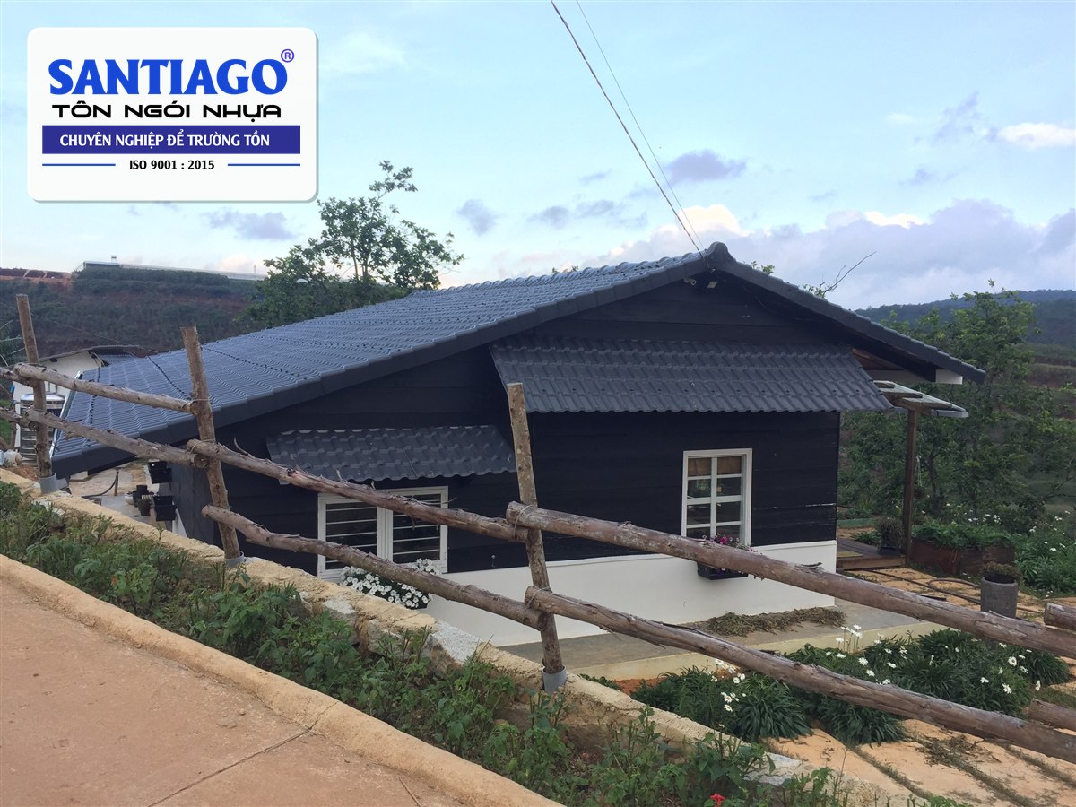 Mái ngói nhựa Santiago màu xám đen ở Đà Lạt