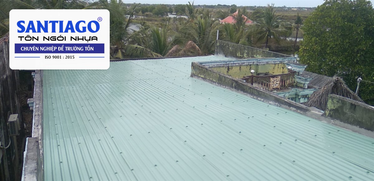 Mái tôn nhựa 11 sóng xanh ngọc của nhà dân