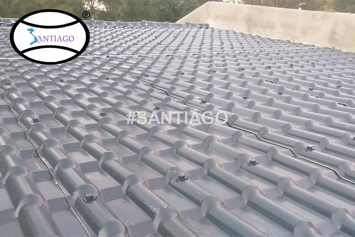 Mặt mái ngói nhựa xám nhìn gần