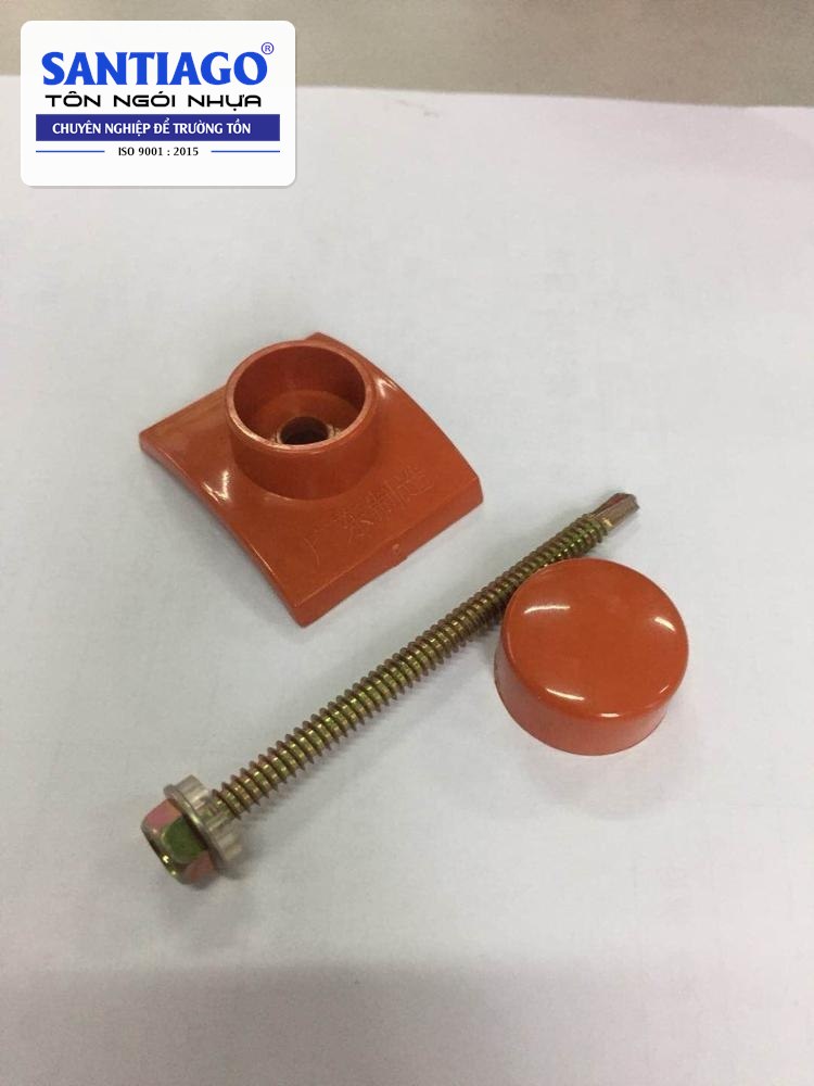 Nắp chụp đinh màu đỏ và đinh vít