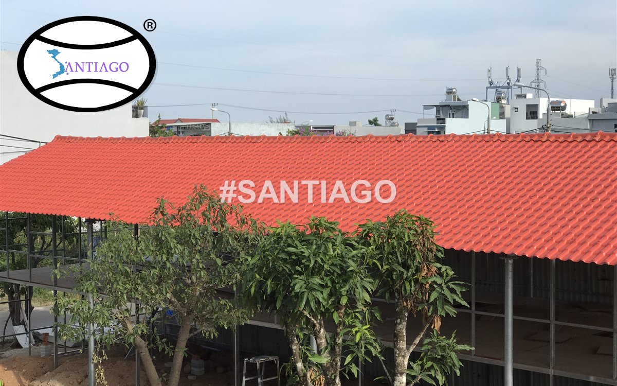 Nhà khung thép lợp ngói nhựa đỏ ở Đà Nẵng