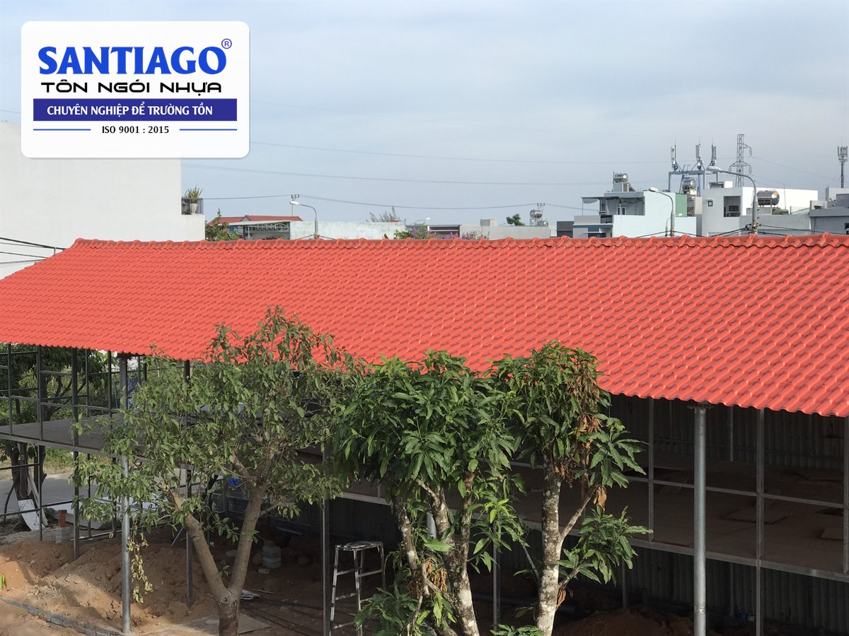 Nhà khung thép mái ngói nhựa đỏ ở Đà Nẵng