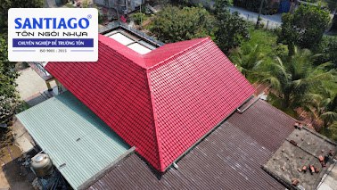Nhà mái bánh ú ngói nhựa đỏ chụp góc cao