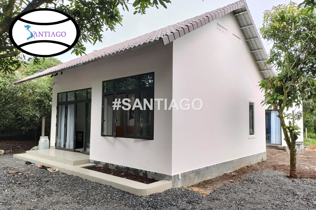 Nhà tường trắng lợp tôn nhựa giả ngói ở Định Quán
