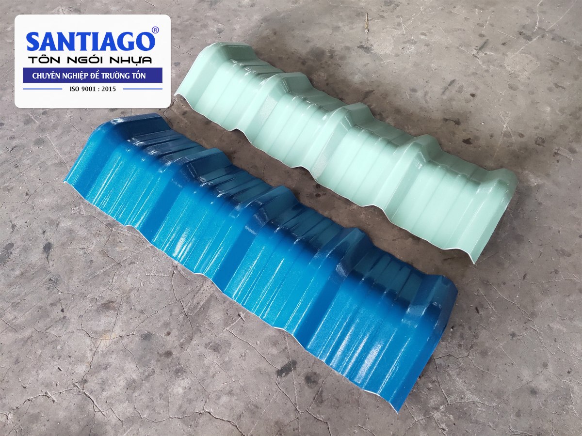 Tấm úp nóc tôn nhựa 5 sóng Santiago màu xanh ngọc và xanh dương