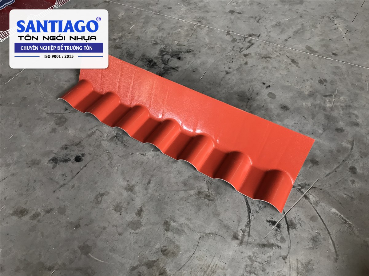 Tấm úp tường hiên ngói nhựa Santiago màu đỏ