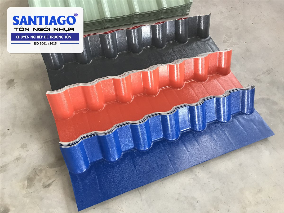Tấm ốp tường hiên cho mái tôn nhựa 5 sóng Santiago