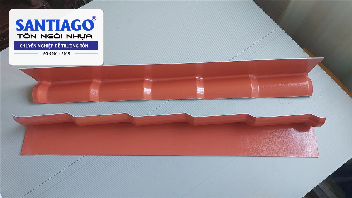 Cặp tấm úp tường viền ngói nhựa Santiago màu đỏ